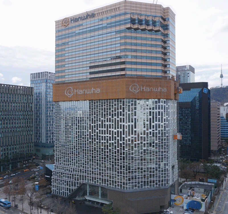 Stage 11 of Hanwha's HQ renovation which took place 3 to 4 floors at a time to be as efficient as the solar energy that inspired it