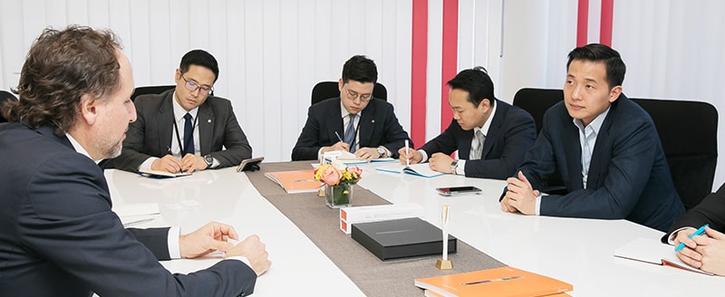 Hanwha Q CELLS CCO Dong Kwan Kim (right) speaks with Capricorn Investment Group Managing Partner Dr. Ion Yadigaroglu (left) about the effects of the Fourth Industrial Revolution